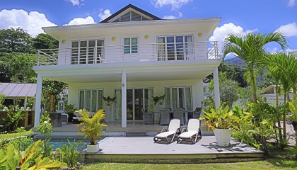 Les Jolies Eaux - Трехспальная вилла с бассейном